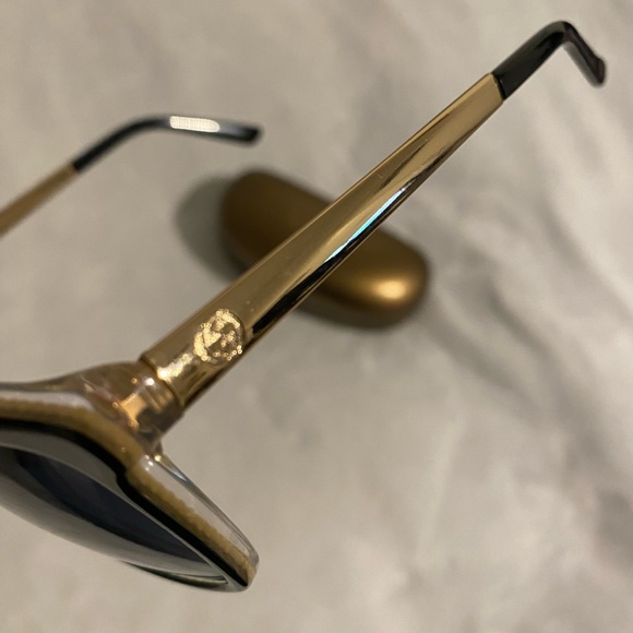 Gucci Gold & Black Sunglasses: Luxe Look w/ Case, Dramatically Reduced - Picture 14 of 16